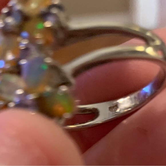 Beautiful Opal Ring. Size 9 - Picture 11 of 12